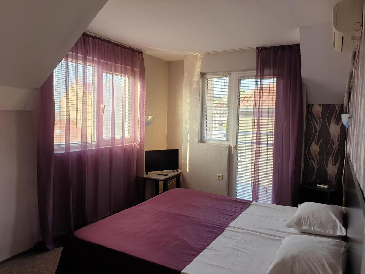 Guest House Taligarov Pomorie Extérieur photo