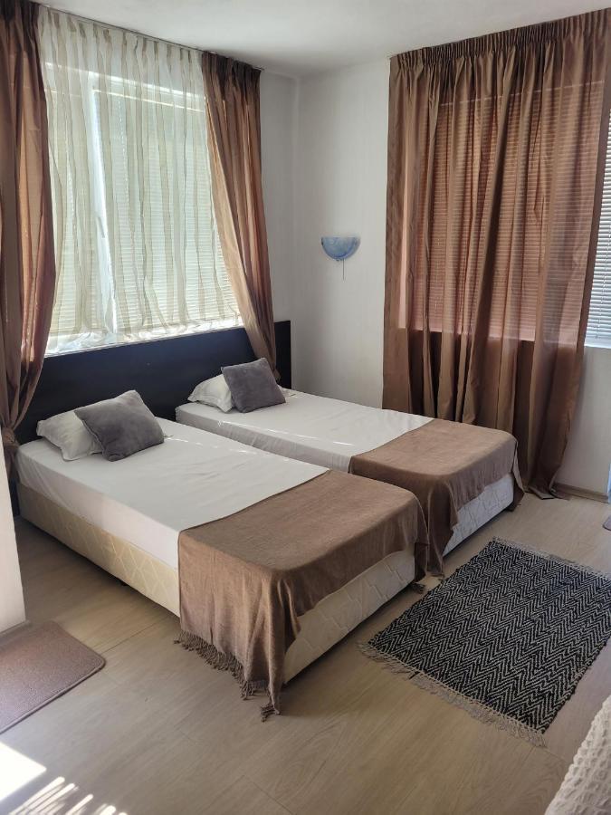 Guest House Taligarov Pomorie Extérieur photo