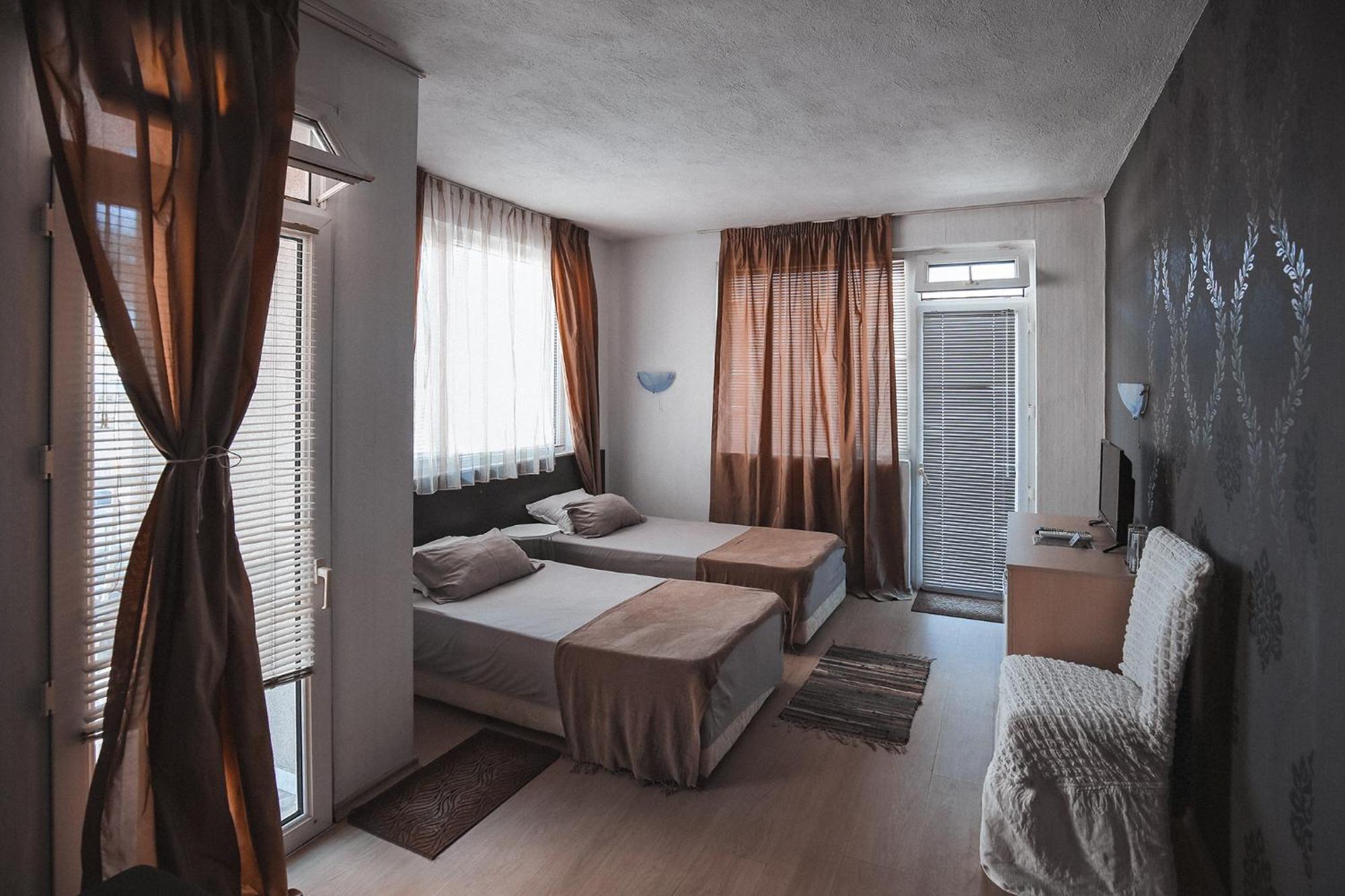 Guest House Taligarov Pomorie Extérieur photo