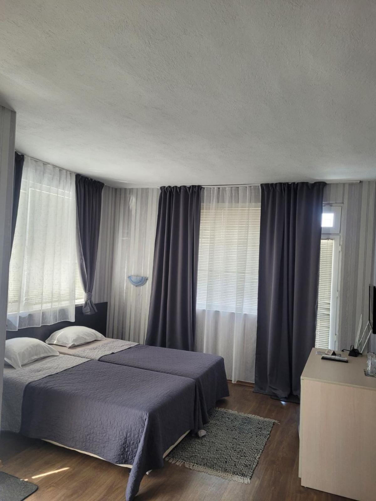 Guest House Taligarov Pomorie Extérieur photo