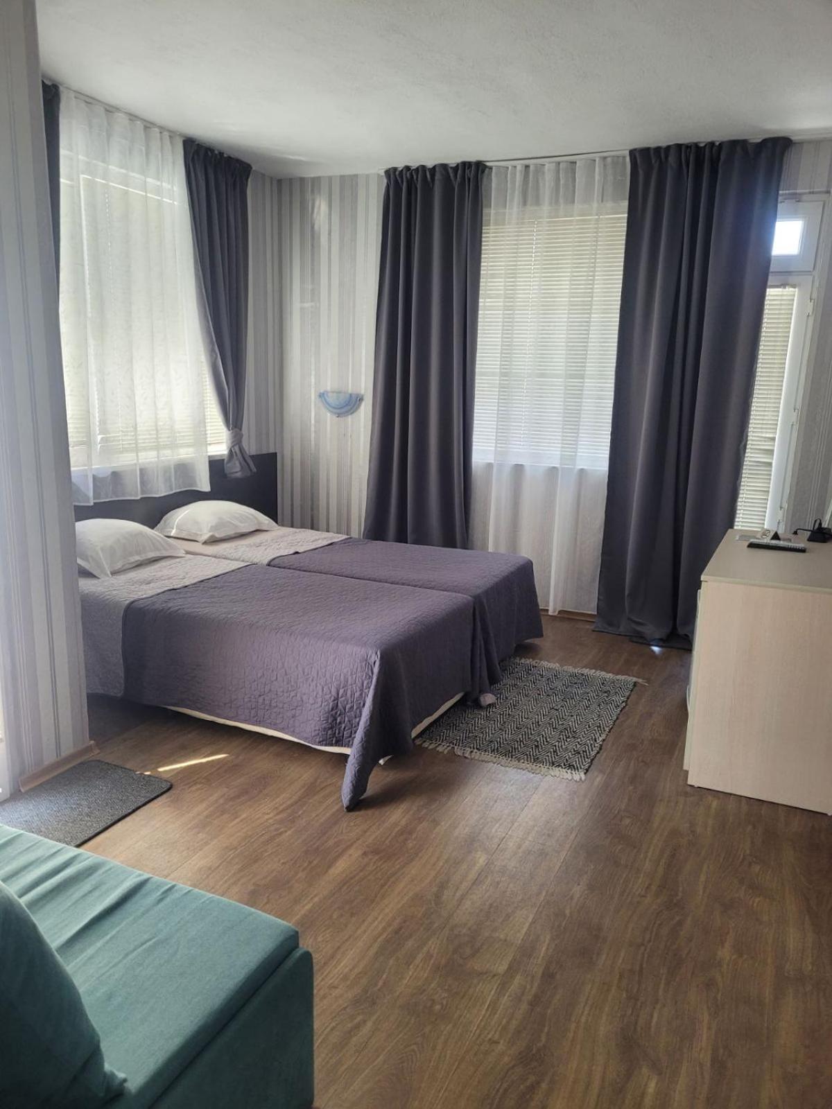 Guest House Taligarov Pomorie Extérieur photo