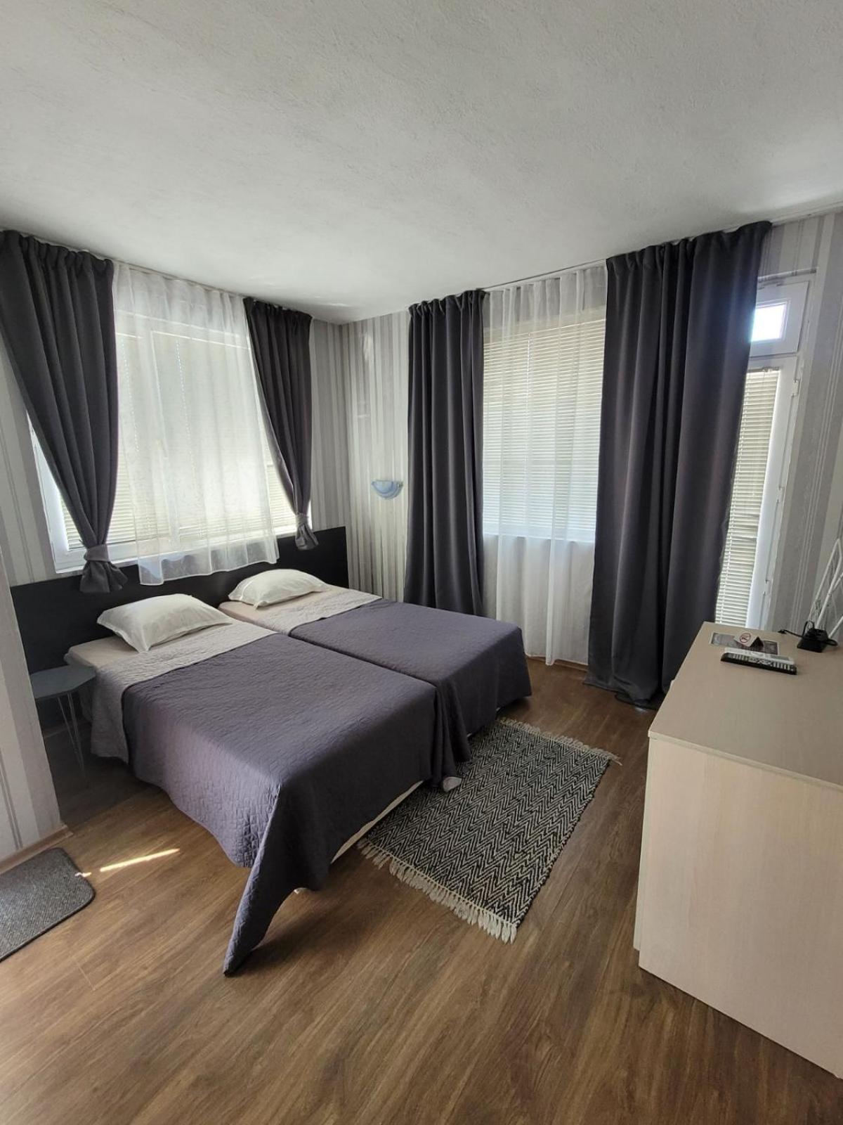 Guest House Taligarov Pomorie Extérieur photo